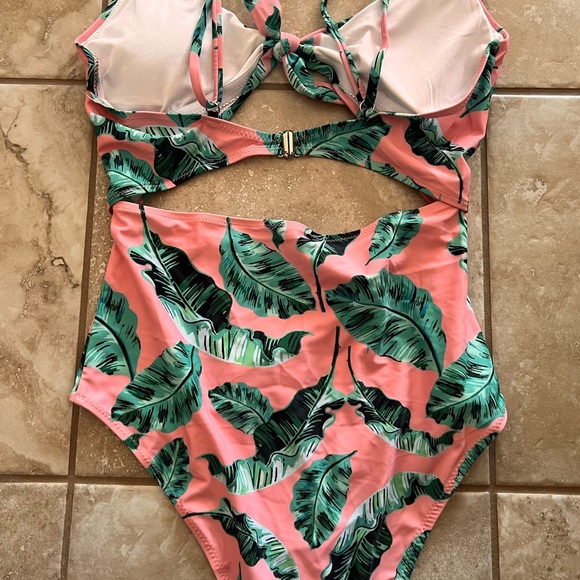 CUPSHE Size S one piece green tropical leaves and pink monokini bathing suit - Picture 4 of 7